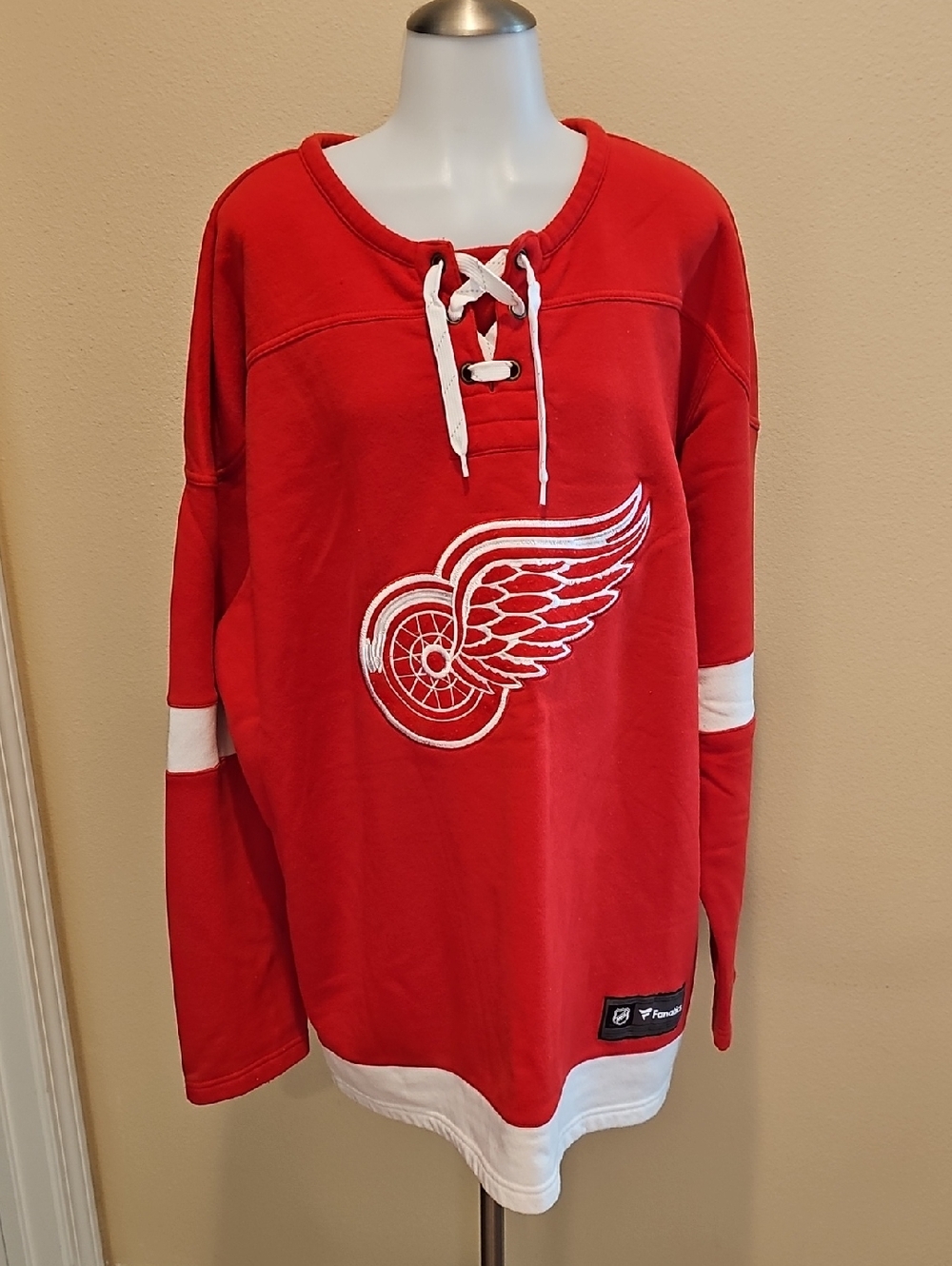 Red Wings Hockey Lace-Up Pullover